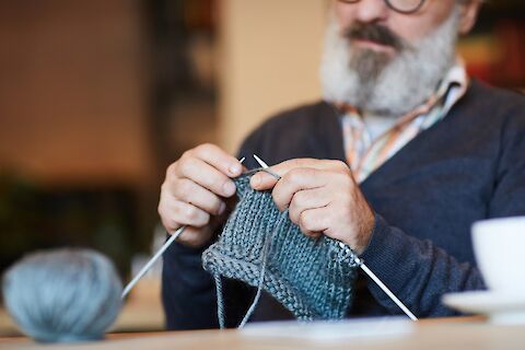 7 Fun Activities to Help Seniors Strengthen Fine Motor Skills