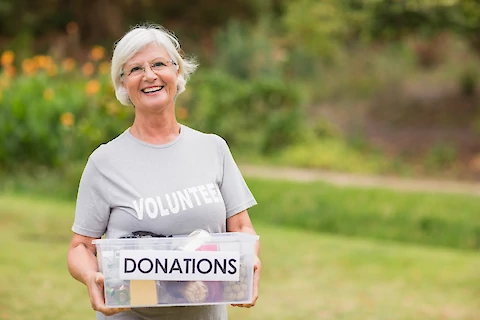 Top Ways Homebound Seniors Can Volunteer
